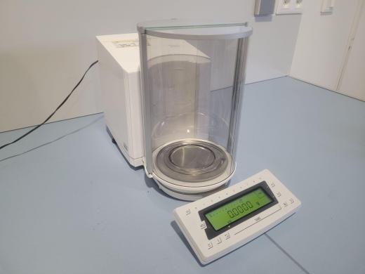 Sartorius MC 410S Precision Analytical Balance 410g Capacity, 0.1mg Readability-cover