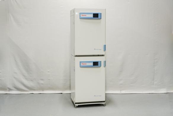Thermo Fisher Scientific Forma 4121 Dual CO2 Incubator with Water Jacket and Touchscreen-cover