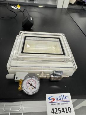Porvair Sciences Vacuum Manifold with Integrated Vacuum Gauge and Control Valve-cover