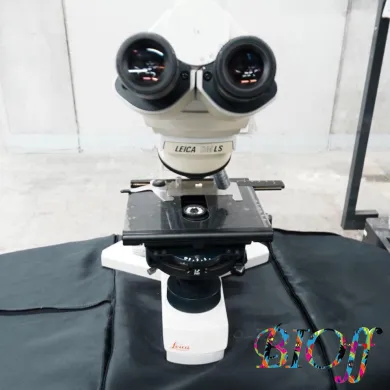 Leica DMLS Upright Optical Microscope with Canon Camera and Phase-Contrast Objectives