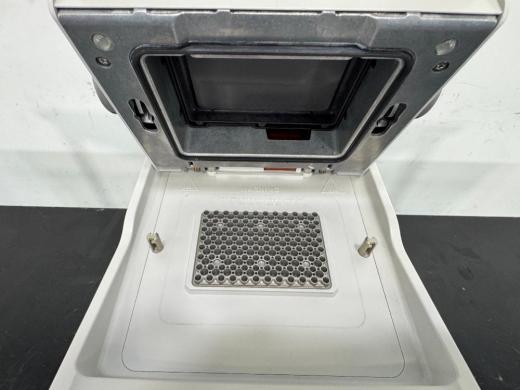 Eppendorf Nexus Gradient Mastercycler Thermal Cycler for Precise PCR Amplification-cover