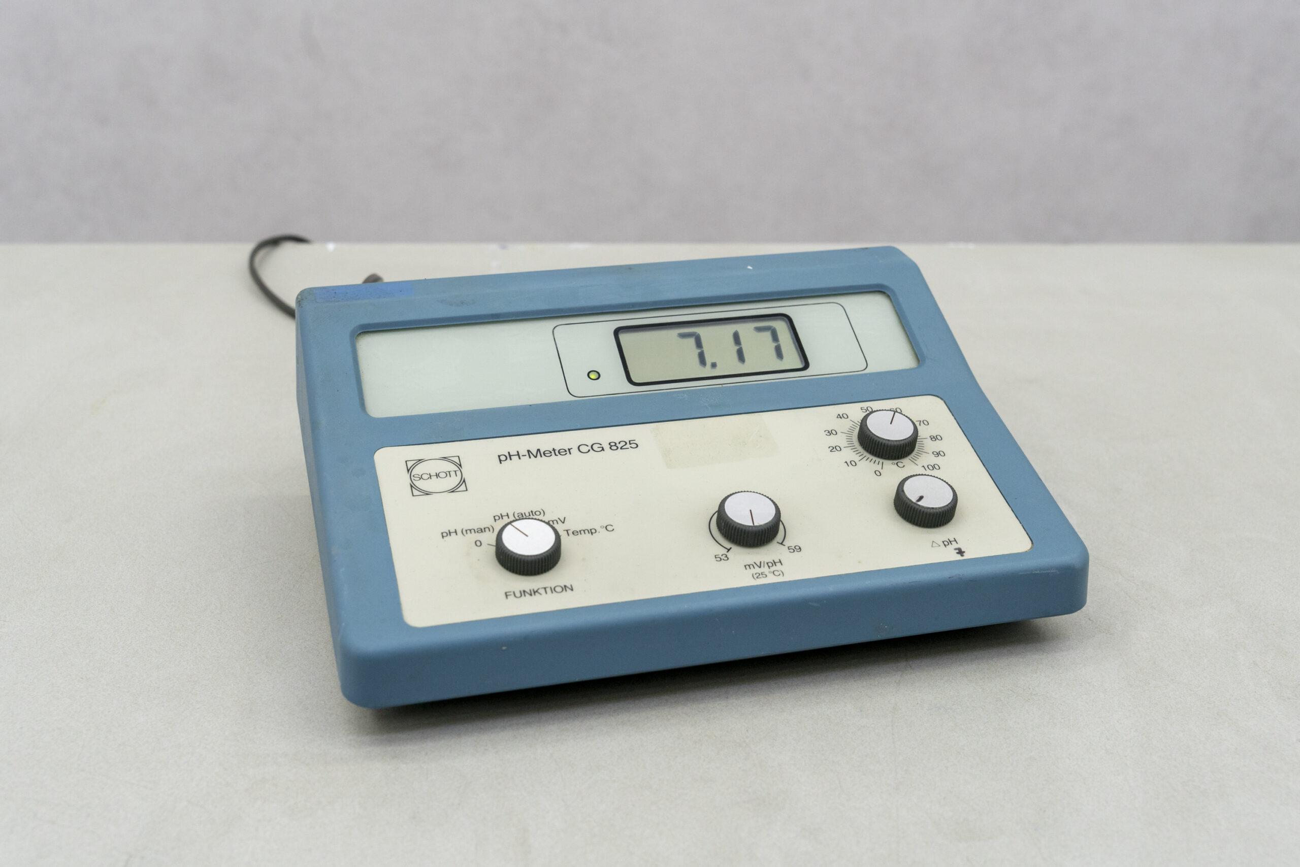 Schott CG 825 pH Meter