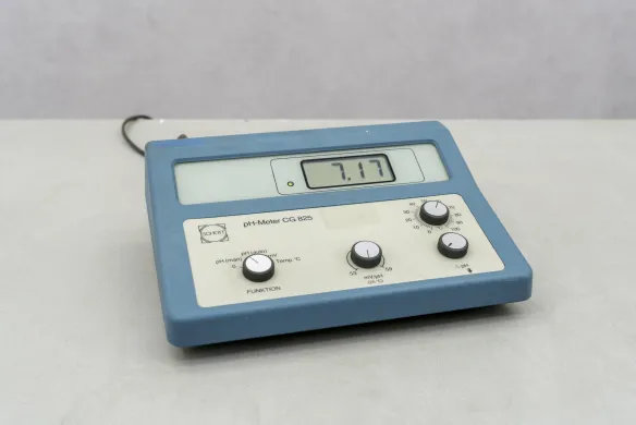 Schott CG 825 pH Meter