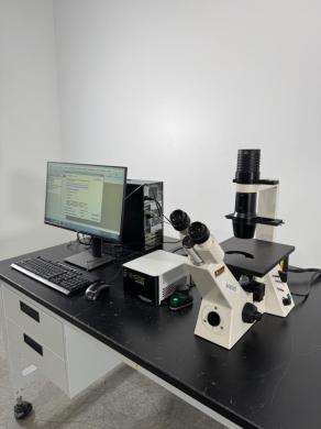 Carl Zeiss Axiovert 40 CFL Inverted Fluorescence Microscope System with AxioVision Software-cover