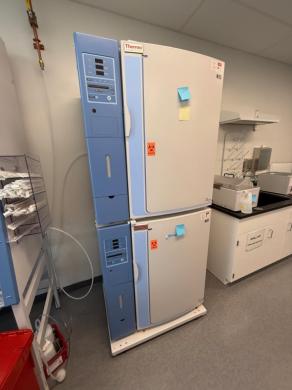 Thermo Scientific Forma Steri-Cult CO2 Double Stack Incubators Model 3307-cover
