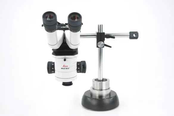 Wild Heerbrugg Leica M3Z Stereo Zoom Microscope with Ergo Tube and 2 × 16×/14B Eyepieces