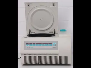 Heraeus Biofuge Stratos Refrigerated Centrifuge with Swing-Out Rotor, 2 of 12