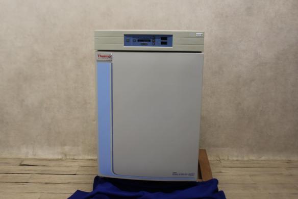 Thermo Scientific 3121 Water-Jacketed CO₂ Incubator-cover