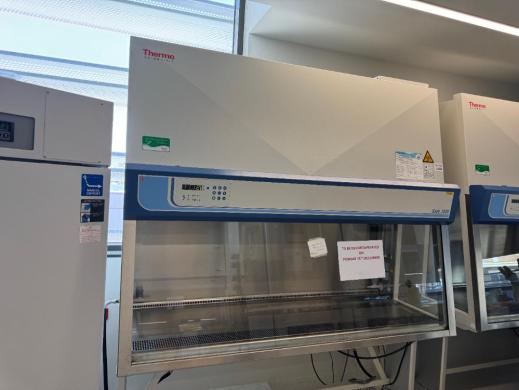 Thermo Fisher Scientific Safe 2020 1.8 Class II Microbiological Safety Cabinet-cover