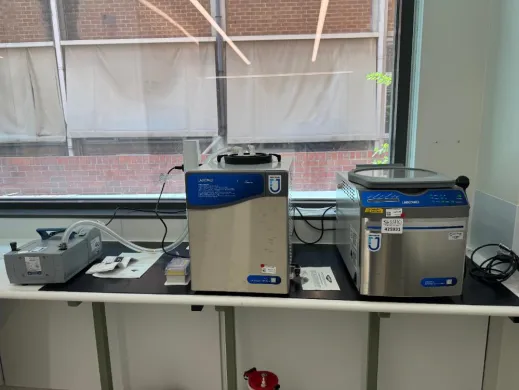 Labconco Refrigerated CentriVap Concentrator Model 7310039 with Vacuum Pump
