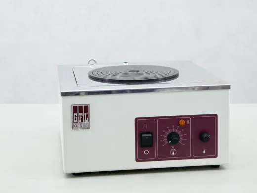 GFL 1023 Laboratory Water Bath with Analog Thermostat and Overflow Connection