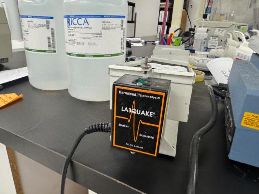 Barnstead Thermolyne Labquake Tube Rotator Model C415110 for Gentle Sample Mixing-cover