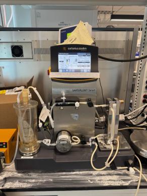 Sartorius SARTOFLOW Smart SFSMART Tangential Flow Filtration System with PreFluid BF200 Pump-cover