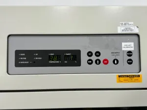 Panasonic IncuSafe CO2 Incubator for Cell Culture Applications, 3 of 4