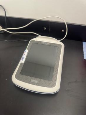 Thermo Fisher Scientific Invitrogen Qubit Flex Fluorometer for Nucleic Acid and Protein Quantification-cover