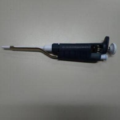 Gilson Pipetman P10 Digital Micropipette 1–10 µL Calibrated, Model 3538-cover