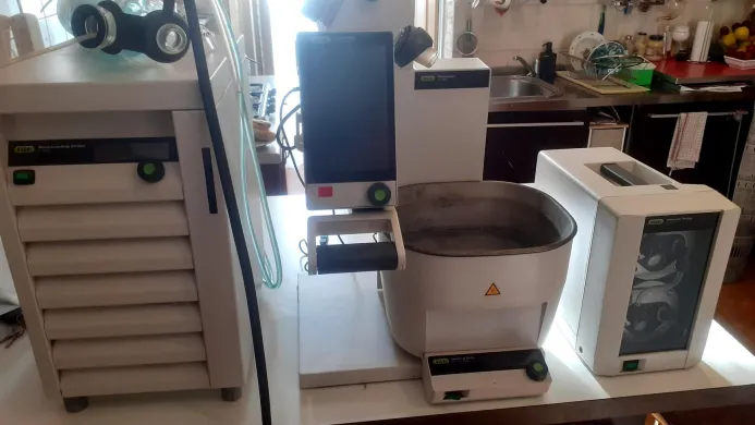 Buchi Rotavapor R-300 System w/ V-300 Pump, I-300 Pro & F-305 Chiller