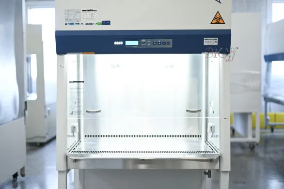 ESCO AC2-4N7 Class II Biosafety Cabinet 135cm with ULPA Filter and LCD Panel