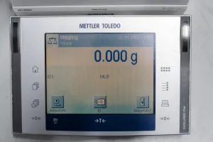 Mettler Toledo XP1203S Analytical Balance, 3 of 5