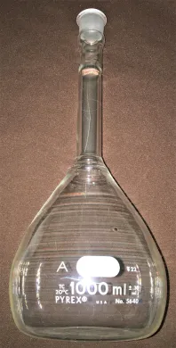 Corning PYREX and Equivalent 1000mL Class A and B Volumetric Flasks for Precise Liquid Measurement