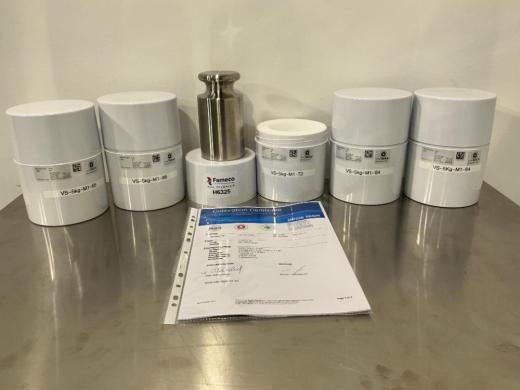 METTLER TOLEDO Model 30406482 Set of Five 5 kg Calibration Weights-cover