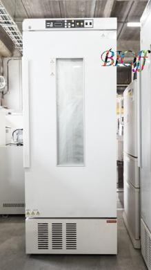 Hitachi CRB-32A Refrigerated Incubator 287 L-cover