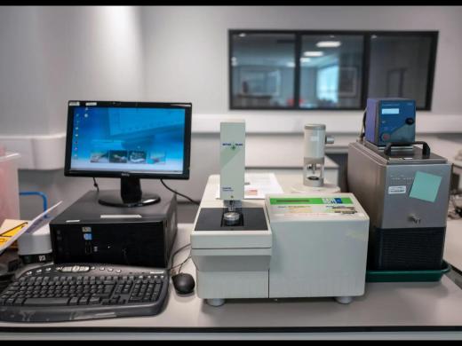 Mettler Toledo DSC 821e Differential Scanning Calorimeter with 34-sample Autosampler-cover