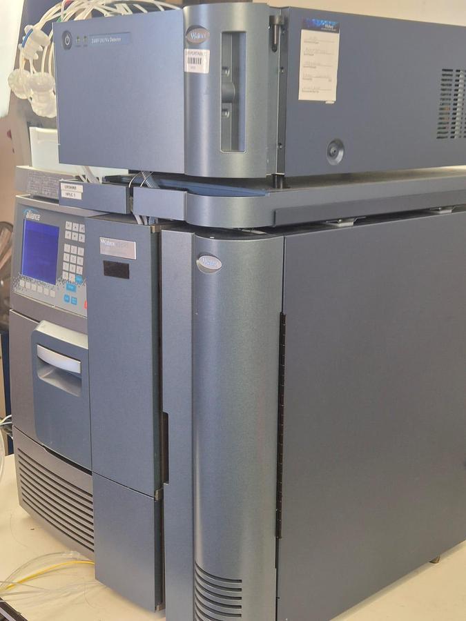 Waters e2695 Alliance High-Performance Liquid Chromatography System with 2489 UV/Vis Detector
