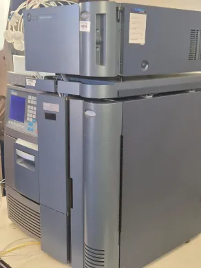 Waters e2695 Alliance High-Performance Liquid Chromatography System with 2489 UV/Vis Detector