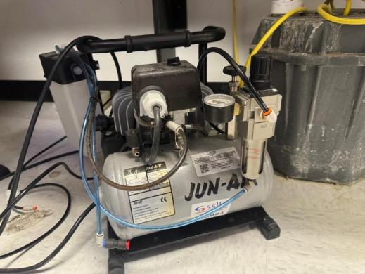 Jun-Air 3-4 Oil-Free Laboratory Air Compressor with Integrated Pressure Gauge and Filter Regulator-cover