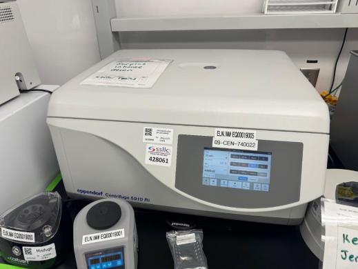 Eppendorf 5910 Ri High-Speed Refrigerated Benchtop Centrifuge with Touchscreen Control-cover