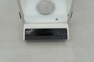 Mettler AE200-S Analytical Balance, 3 of 3
