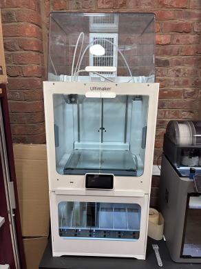 Ultimaker S5 Dual-Extrusion 3D Printer with Air Manager and Material Station-cover