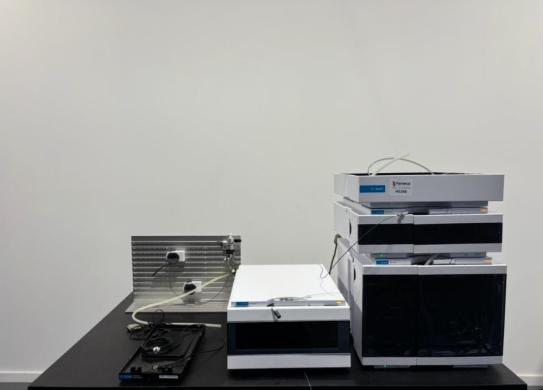 Agilent Infinity II 1260 Modular High-Performance Liquid Chromatograph with Diode Array Detection-cover