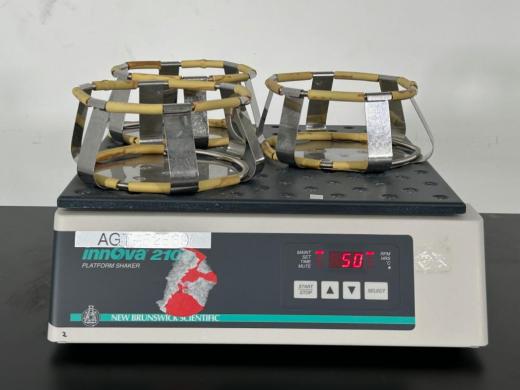 New Brunswick Innova 2100 Open Air Platform Shaker with Digital Speed Control-cover