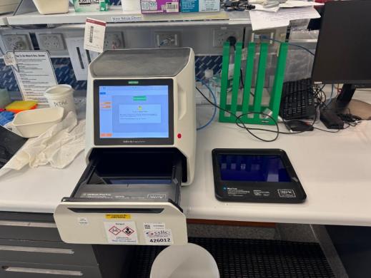 Bio-Rad GelDoc Go Gel Documentation Imaging System with UV and Blue Light Trays-cover