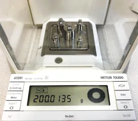 Mettler Toledo AT201 Analytical Balance with 205g Capacity and 0.0001g Readability, 5 of 10