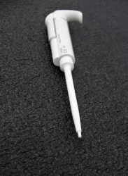 Thermo Scientific Finn F1 Manual Single Channel Micropipette 0.2-2 µL Antimicrobial, 5 of 6