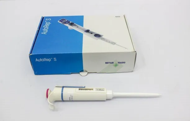 Thermo Scientific Miscellaneous Box with AutoRep S Pipette, Diagnostic Kits & Hamilton Syringes