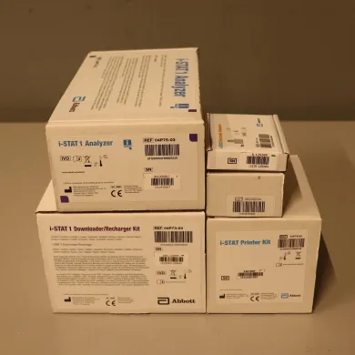 Abbott i-STAT 1 300-G Portable Point-of-Care Blood Analyzer System with Accessories