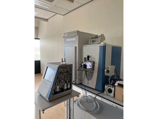 Thermo Scientific Q Exactive Orbitrap High-Resolution Hybrid Quadrupole Mass Spectrometer-cover