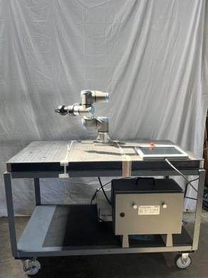 Universal Robots UR3e Collaborative Robotic Arm for Laboratory and Industrial Automation-cover