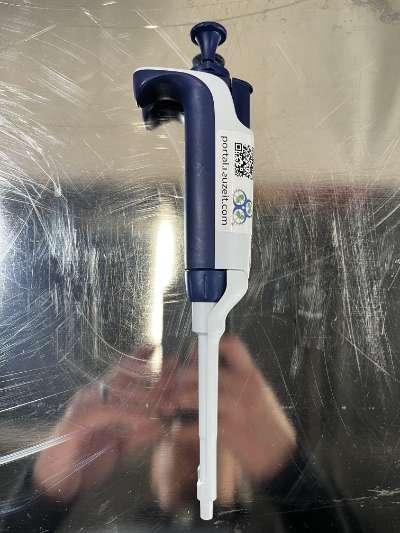 Rainin Single-Channel 20-200uL Pipet-Lite XLS Adjustable Micropipette for Precision Laboratory Liquid Handling