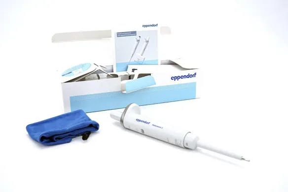 Eppendorf Reference 2 Single-Channel Fixed-Volume Pipette, 20 µL, Gray