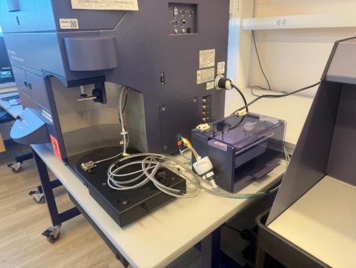 BD LSRFortessa Cell Analyzer Flow Cytometer with Multi-Laser Optical and Fluidics Modules-cover