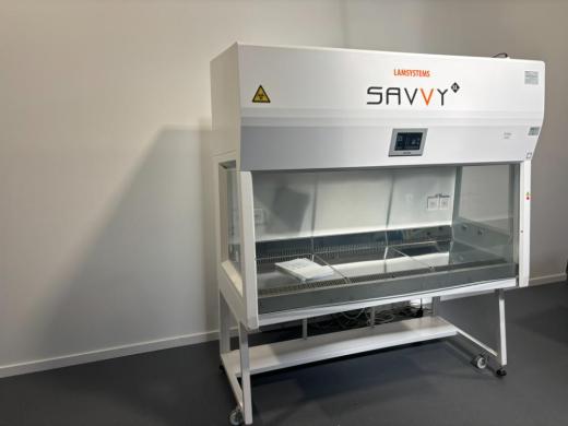 Lamsystems SAVVY 2E-B-008-18 Class II Biosafety Cabinet with Laminar Airflow-cover