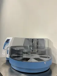 Thermo Scientific KingFisher Flex Automated Magnetic Particle Processor for 96-Well Plates, 2 of 4