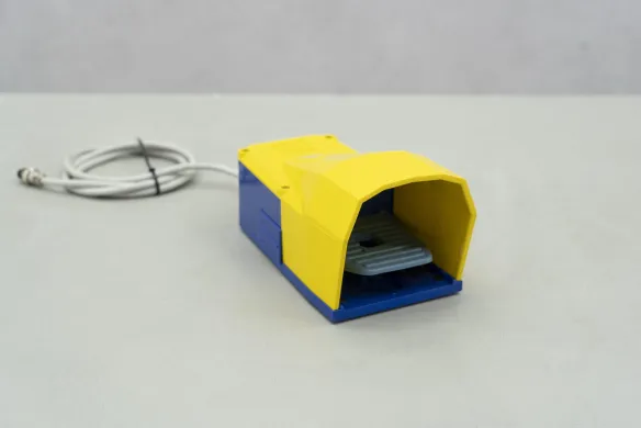 TER serie 6100 Industrial Footswitch with Emergency Stop and IP53 Protection