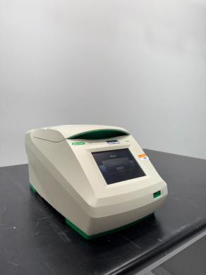 Bio-Rad T100 Thermal Cycler for PCR Amplification and Molecular Diagnostics-cover