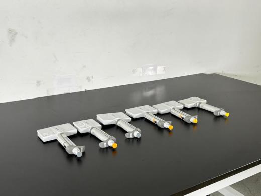 Eppendorf Research Plus Manual Multichannel Pipettes Set of 6 with Adjustable Volume-cover